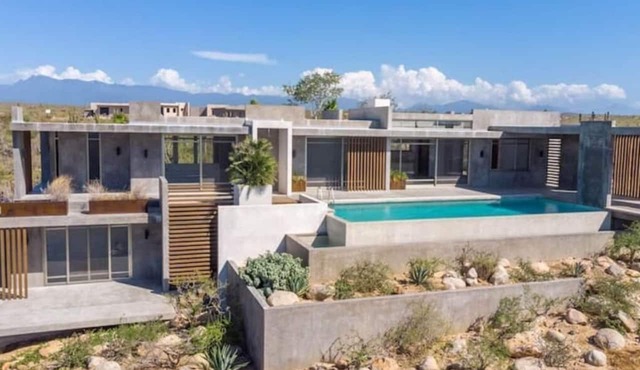 Arroyo Escondido- Luxe Oceanview Contemporary Home- 5 star Comfort in Todos Santos