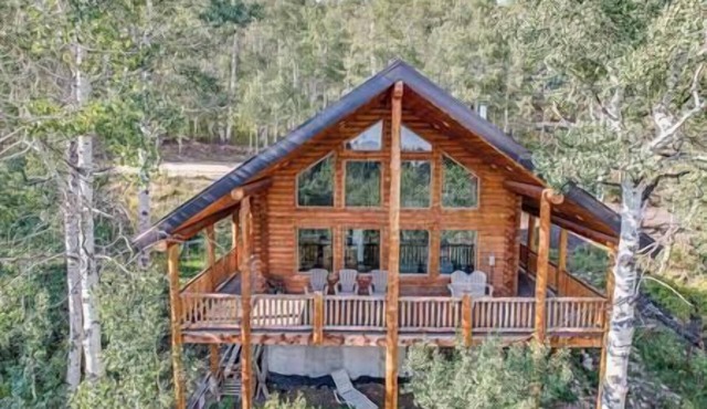 Aspen Grove Cabin Above Park City with Hot Tub in Summit County