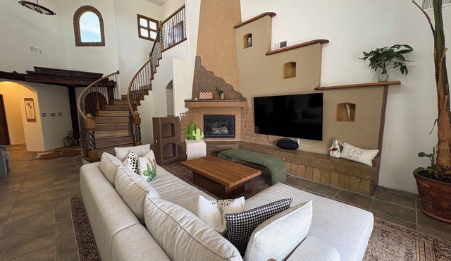 Authentic Southwest Experiance in Specious Custome Home for Ballon Fiesta. in Albuquerque