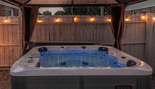 Baybreeze @ Buckroe -hot tub, sauna, game rm. 5bd in Hampton
