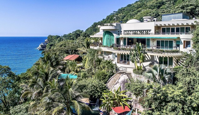 Beach Frontage Armonia Villa with stunning views in Boca de Tomatlán
