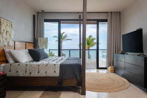 Beachfront 2BR Apartment at Tankah Bay in Tankah