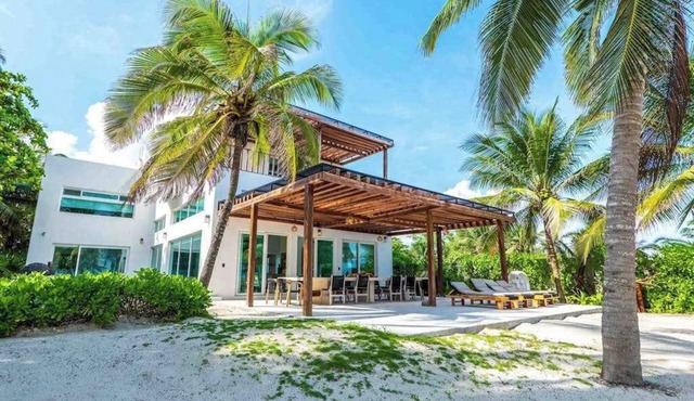 Beachfront 8BR Villa, Private Pool in Tulum