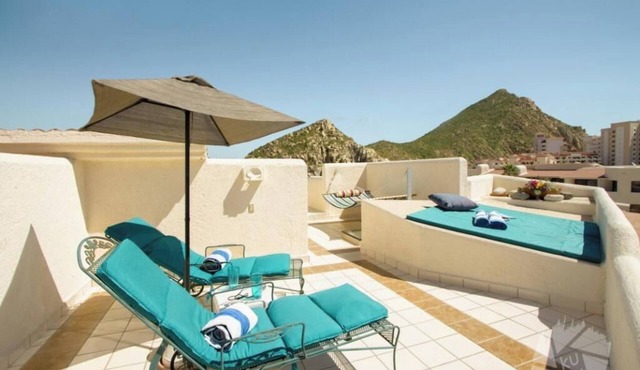 Beachfront Condo · Rooftop Terrace & Ocean Views in Cabo San Lucas
