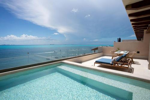 Beachfront Luxe Penthouse Studio in Isla Mujeres in Isla Mujeres