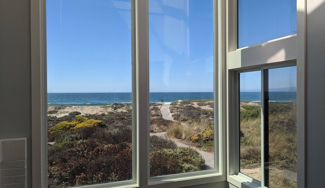 BEACHFRONT Property with Room for Everyone in Moss Landing