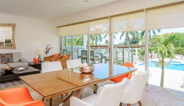 Beachside Pool Condo 1 block to 5th Ave & Gym