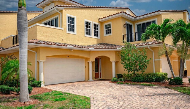 Beachside, 5 Bedroom Luxury Home in Indian Harbour Beach