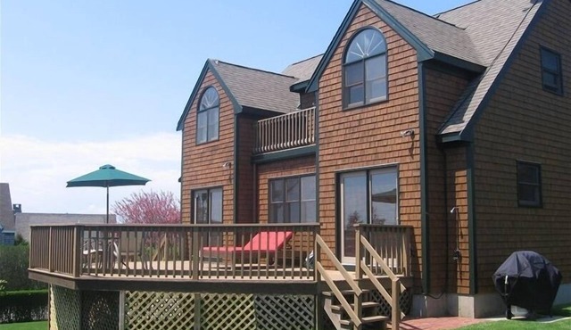 Beautiful 3 Bedroom Home with Ocean Views on Easton's Point in Middletown