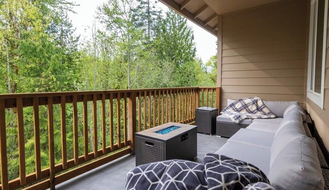 Beautiful 4 bedroom house with King beds, Forest View in Longview