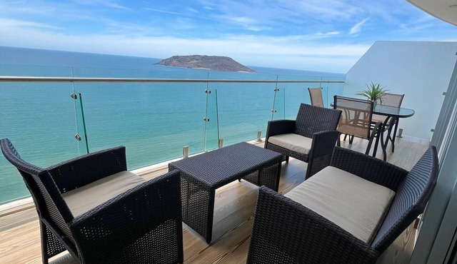 Beautiful condo in Camino al mar, right on the beach for 6 persons in Mazatlán