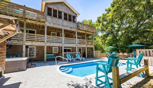Big Guppy: Pool, Elevator, Hot Tub, Dog-Friendly in Duck