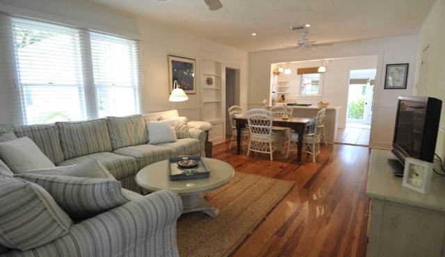 Blissfully Serene Palm Cottage In Town and 2 Blocks from Beach in Boca Grande