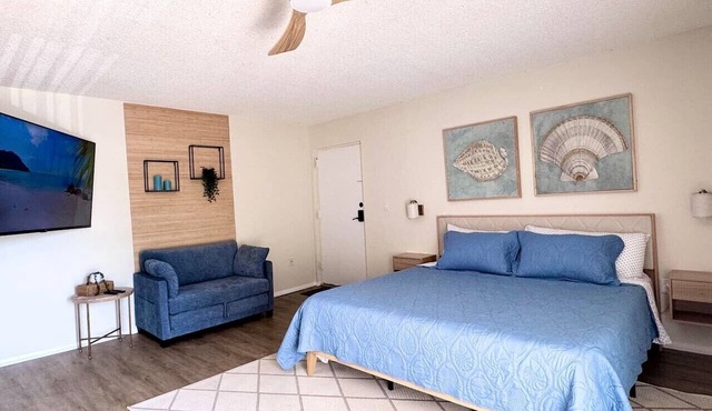 Boho Coastal Studio Near Siesta Key Pool in Sarasota