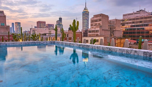 Boutique Queen Room in Downtown Mexico City | Historic Stay in Ciudad de México