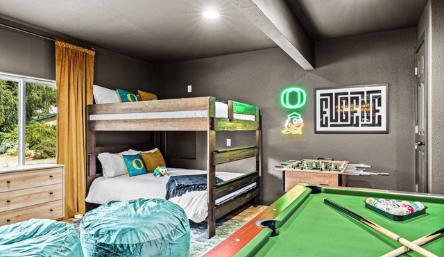 Boutique UO Stay Epic Game Room Walk to Autzen in Eugene