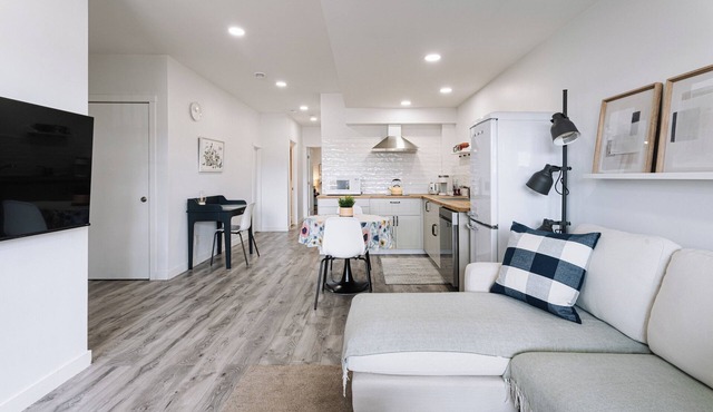 Bright &Spacious 1BR | Queen + Twin | Pond View in Calgary