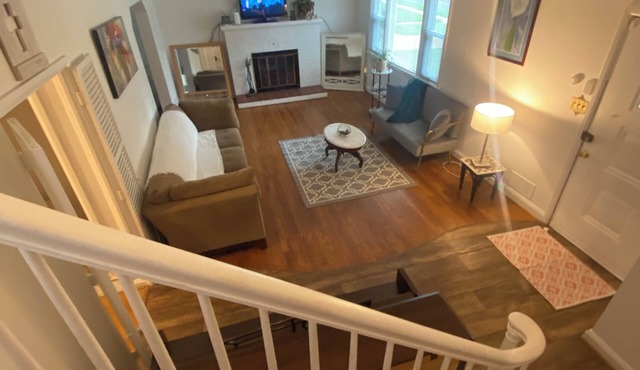 Bright & Spacious – Near Downtown - Full Kitchen- Workspace, Laundry in Baltimore