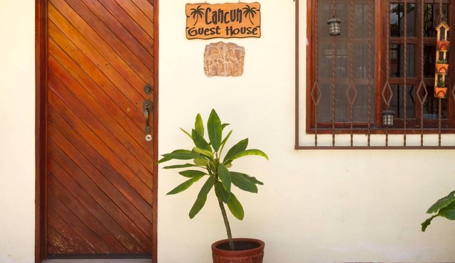 Cancun Guest House 3 near Ado bus terminal and 25 min from-to airport by shuttle in Cancún