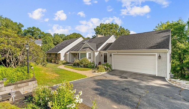 Cape Cod Family Retreat 5BR, Hot Tub, Sleeps 14 in Barnstable