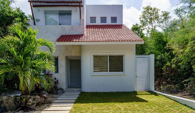 Casa Barbara is a peaceful setting, abundance of vegetation in the gated community of Aldea K'iin. in Puerto Morelos