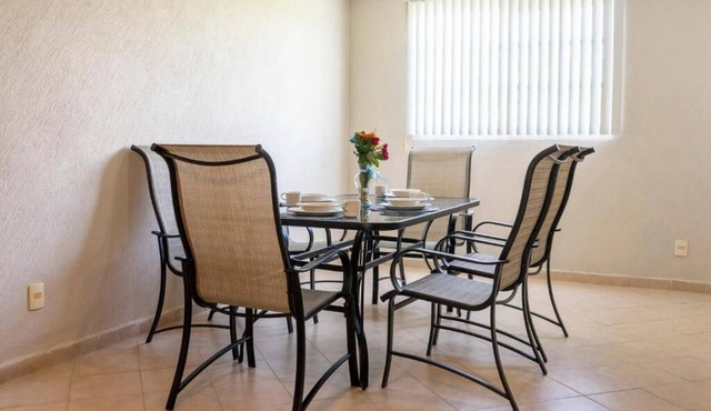 Casa familiar con piscina, jardín y parque infantil in Acapulco de Juárez