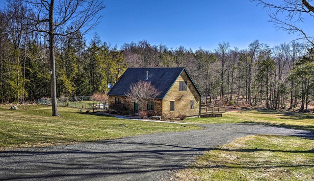 Catskills Cabin Escape with Deck and Fire Pit! in Glen Wild