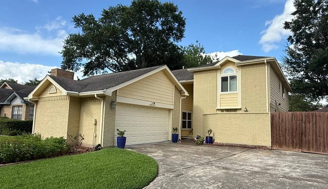 Central & Spacious 4-bedroom house in beautiful Houston with Central A/C in Houston