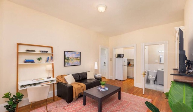 Centrally Located Back Bay 1Br! in Boston