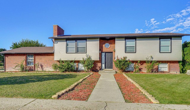 Centrally Located Escape in Midvale w/Yard! in Midvale