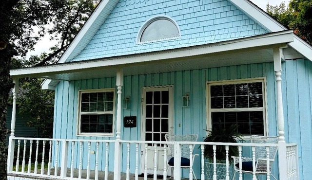 Charming 2-bedroom cottage with AC in Pointe-du-Chêne in Pointe-du-Chêne