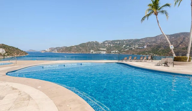 Charming 2-bedroom apartment in gorgeous Acapulco with AC, WiFi, Ocean View in Acapulco