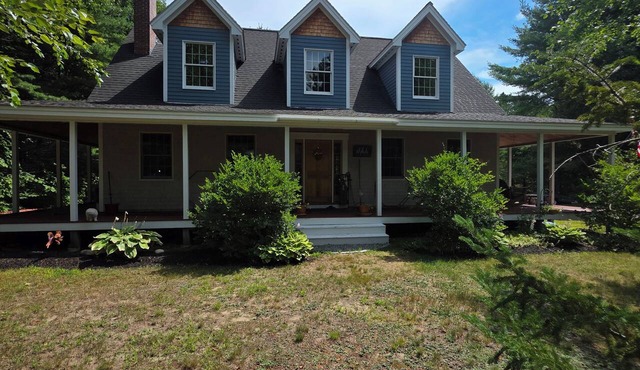 Charming 2-bedroom house in peaceful Fryeburg perfect for getaway. Private lake. in Fryeburg