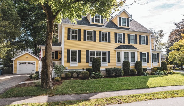 Charming 3-bed townhome Perfect for Families and School Visits Near Downtown in Andover