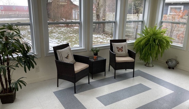 charming 3 bedroom house in quiet neighborhood 3 miles to horse show by the bay in Williamsburg