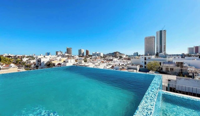 Charming Apartment w/Pool 3 Blocks to Beach in Mazatlan