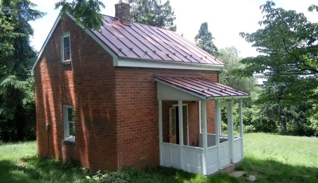 Charming Cottage Rental next to Appalachian Trail in Front Royal, Virginia in Front Royal