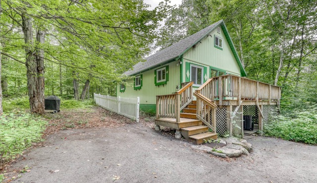 Charming Dog-Friendly Cottage w/Gas Grill, Free WiFi, Private Washer/Dryer in Wolfeboro