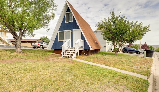 Charming Evanston A-Frame: Dog Friendly! in Evanston