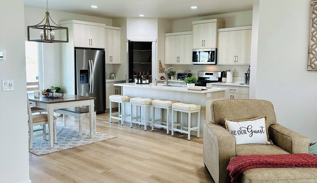 Charming Modern Home Near All Magic Valley Attractions in Hollister