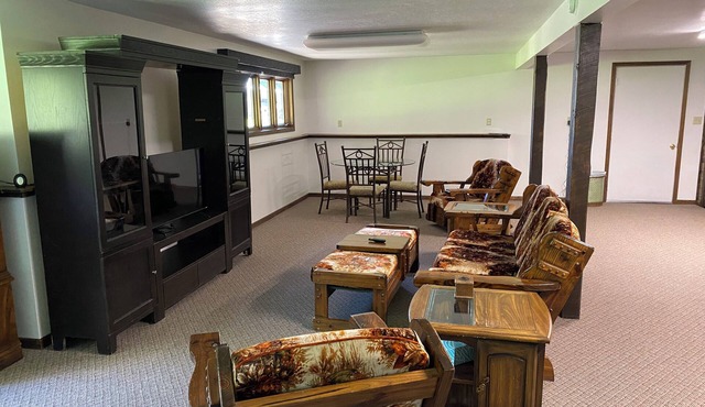 Charming studio, lower lever of the Northstar Getaway in peaceful Warroad in Warroad