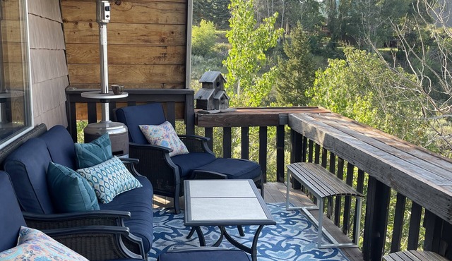 Charming vintage A Frame Mountain Retreat with fantastic lake views in Garden City
