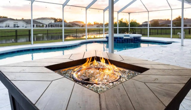Cheerful 4 Bedroom Paradise with Pool and Hot Tub in Riverview