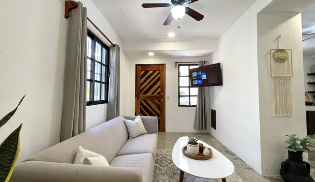 Chic House W/Ocean View. KING Bed. FREE WIFI. AC. Serene Patio in Isla Mujeres
