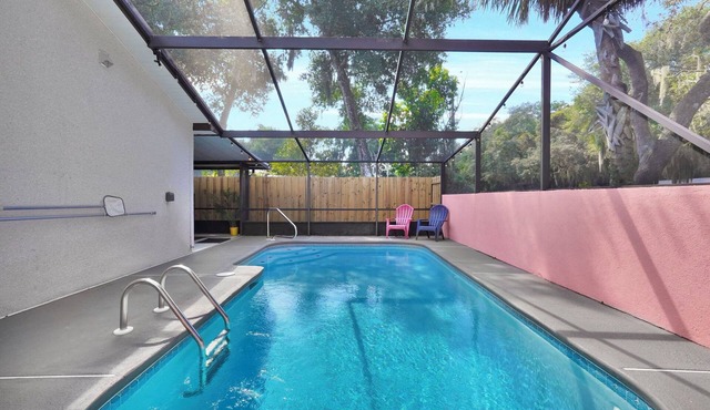 Coastal Heated Pool Home, 10 mins to the beach and downtown in St. Augustine