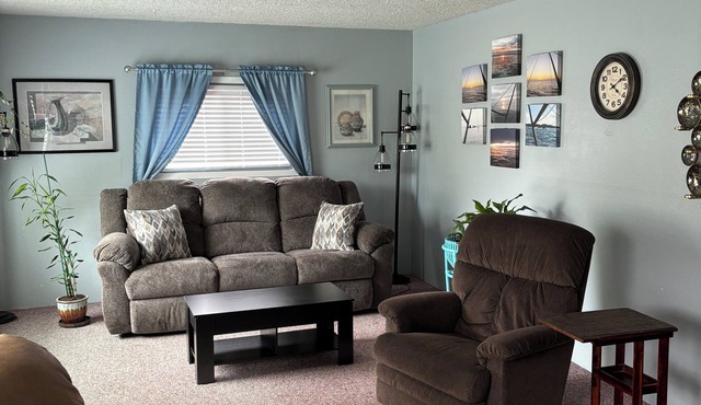 Comfortable 3Bdr 2Bth home great for all guests. Even room to park the boat! in Coos Bay