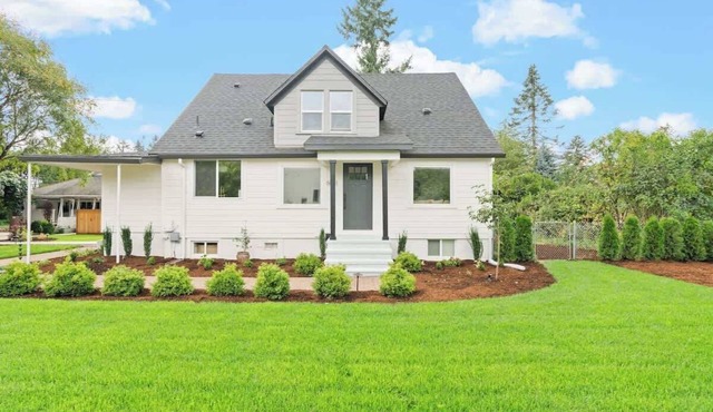 Contemporary Camas Retreat with Guest Suite in Camas