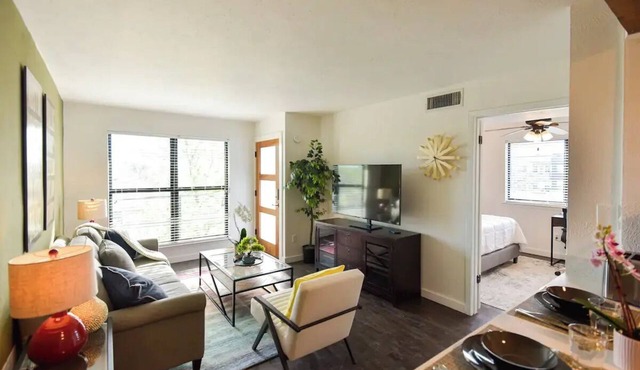 Contemporary Unit 303, Toluca 98 in Dallas