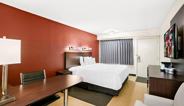 Convenient Room Near BWI – Free Shuttle Service and Cable TV in Linthicum Heights