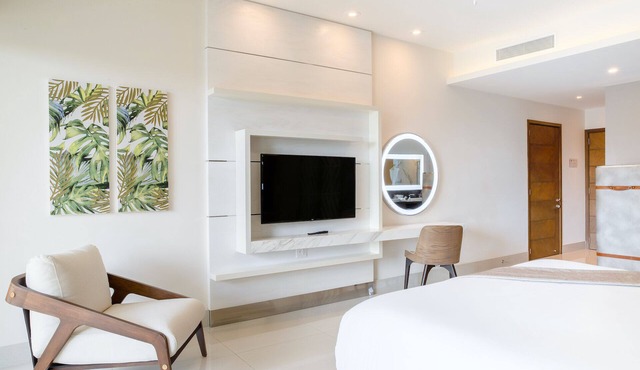 Cozy 588 sq ft suite with balcony, king/queen beds, and chic modern comforts.